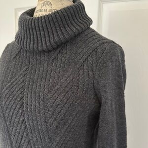Banana Republic Women's Gray Turtleneck Sweater